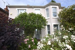 Lower Teddington Road, Hampton Wick- click for photo gallery